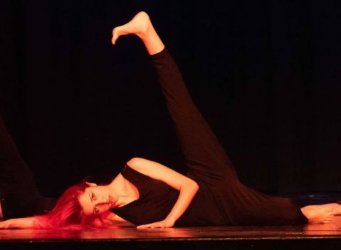 αγγελία χορού φωτογραφία Καθηγήτρια Σύχρονου Χορού